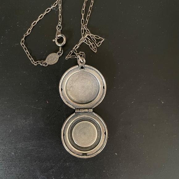 TRADED-Vintage Catherine Popesco "A" Locket - Picture 4 of 6